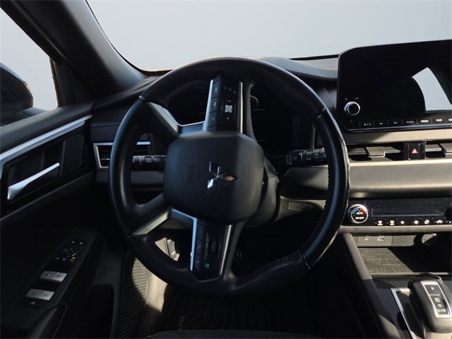 Used 2023 Mitsubishi Outlander SE Black Edition image 12