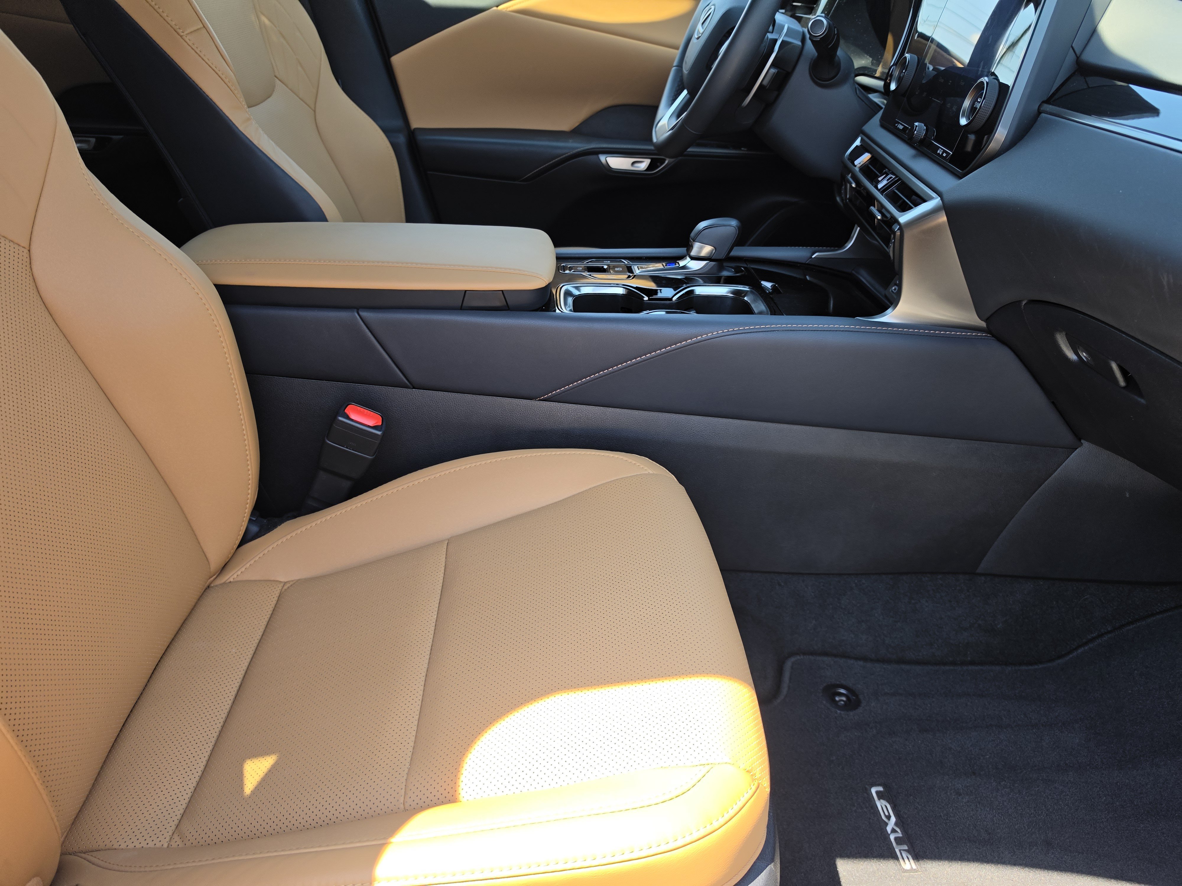Used 2025 Lexus RX 350 FWD w/ Accessory Package (K3) image 13