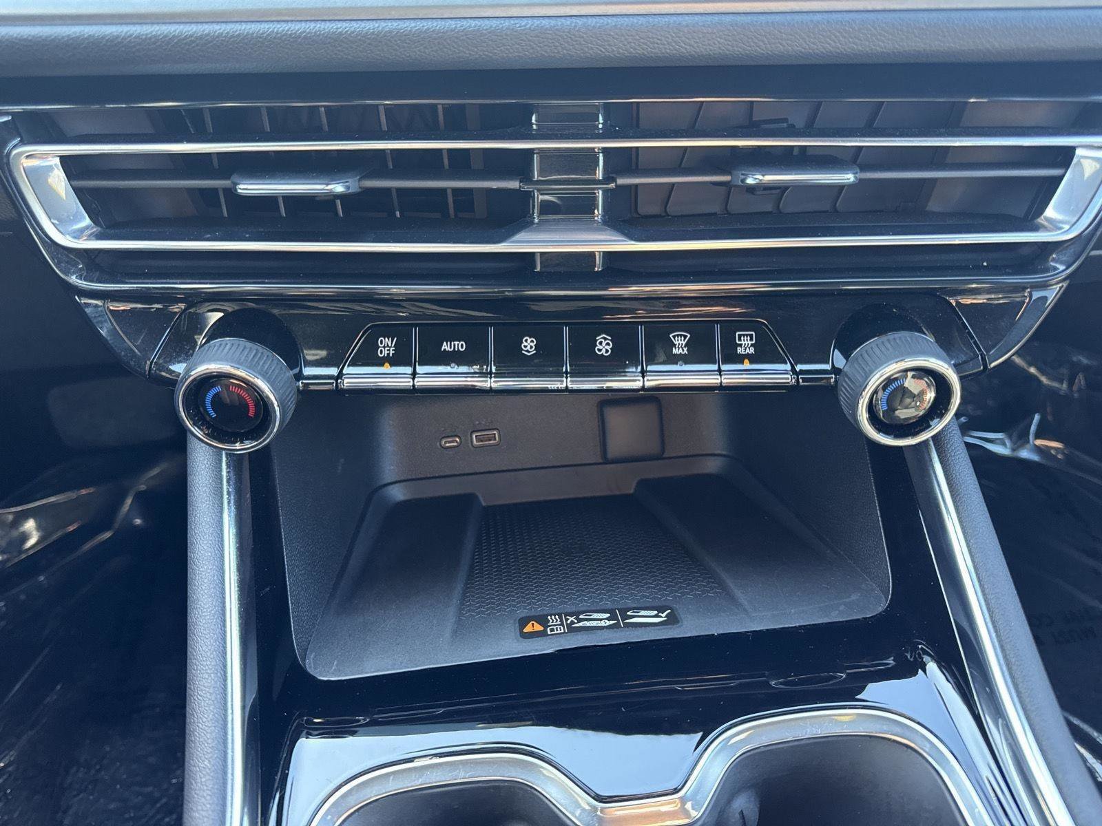 Used 2025 Chevrolet Traverse LT w/ Enhanced Driving Package image 25