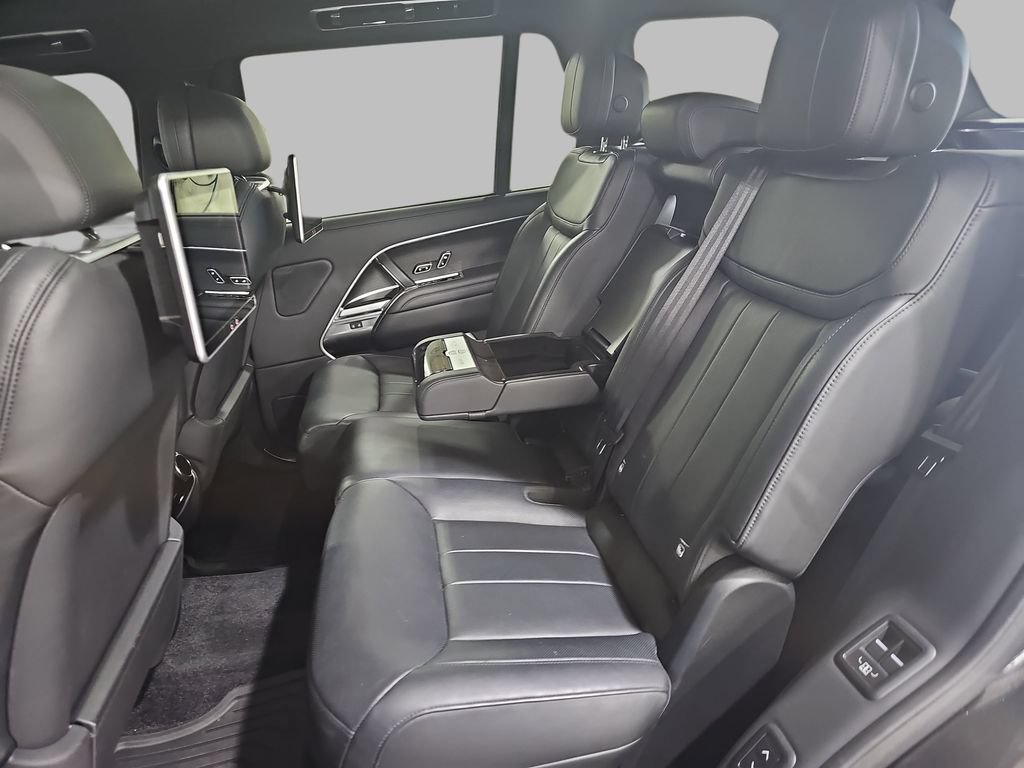 Used 2025 Land Rover Range Rover Long Wheelbase SE AWD/4WD image 17
