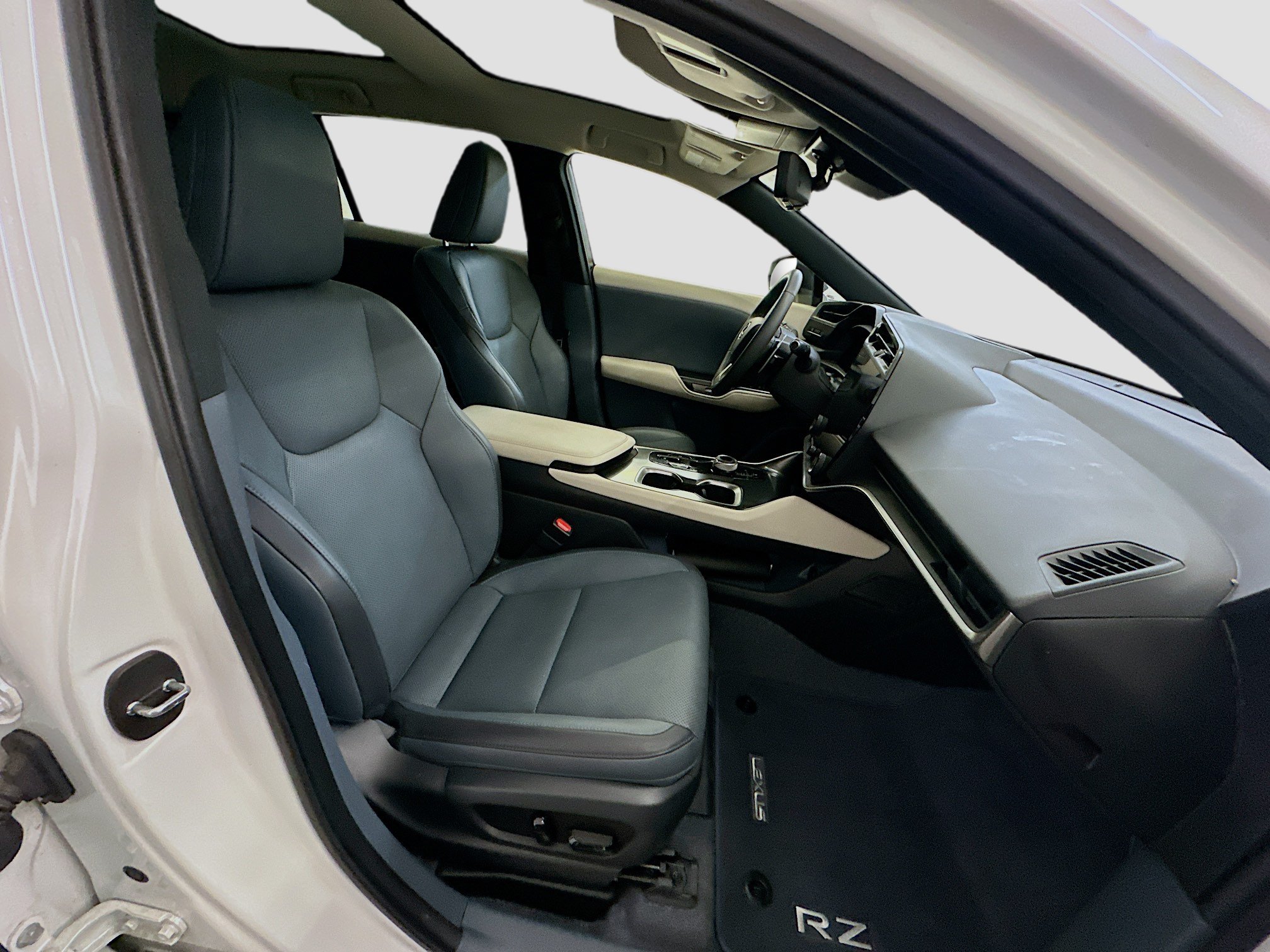 Used 2023 Lexus RZ 450e Premium w/ Technology Package AWD/4WD image 34