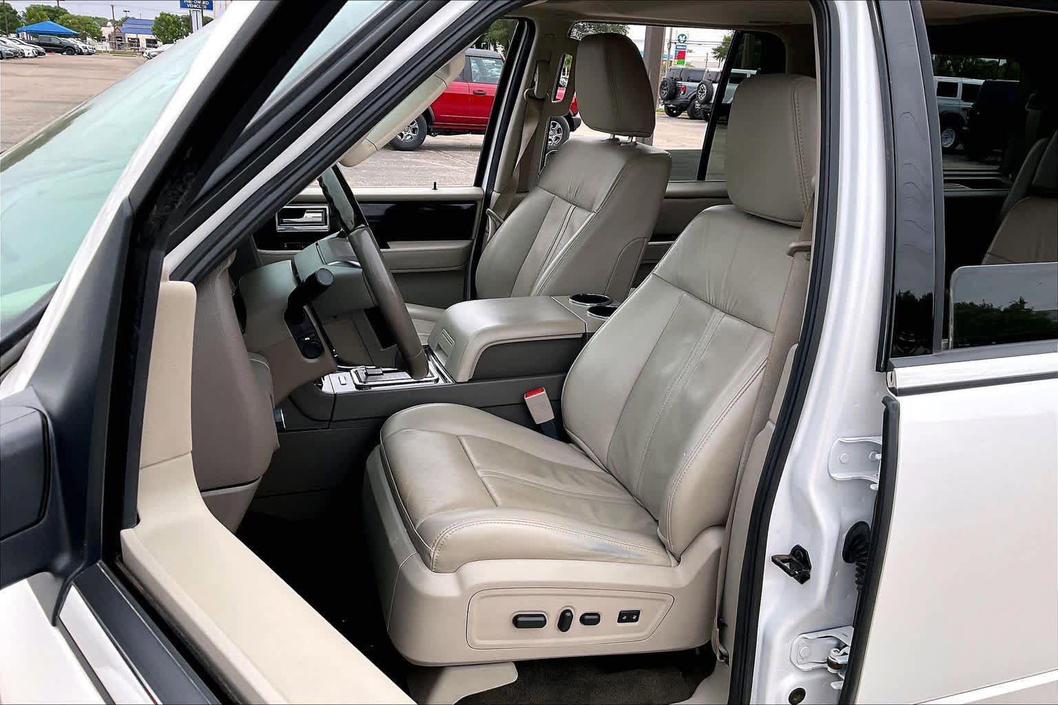 Used 2017 Lincoln Navigator Select AWD/4WD image 8