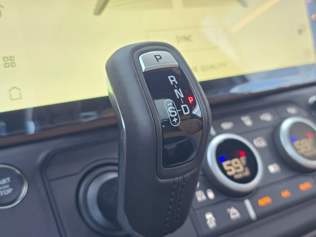 New 2026 Land Rover Defender 90 V8 AWD/4WD image 27