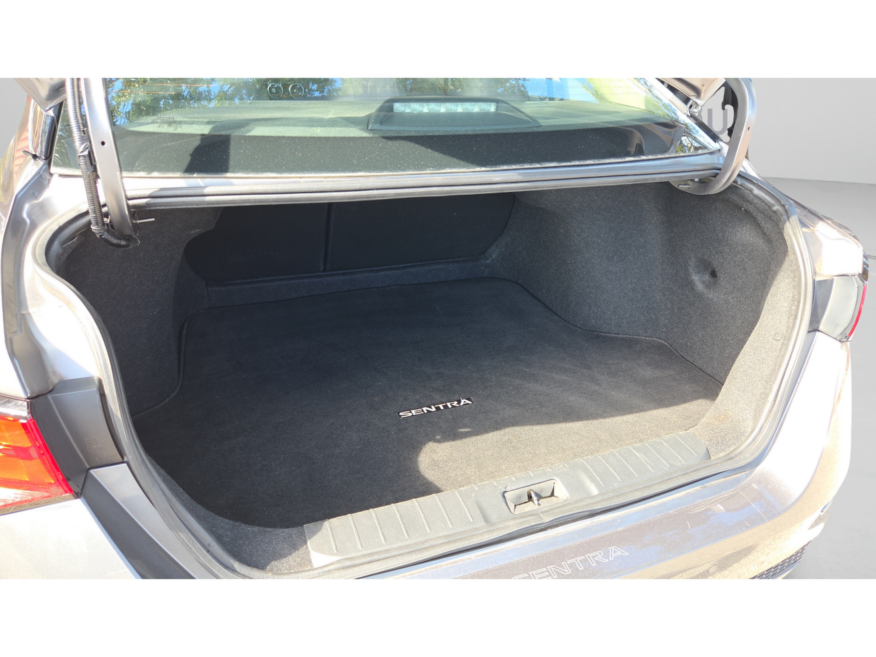 Used 2024 Nissan Sentra SV FWD image 14