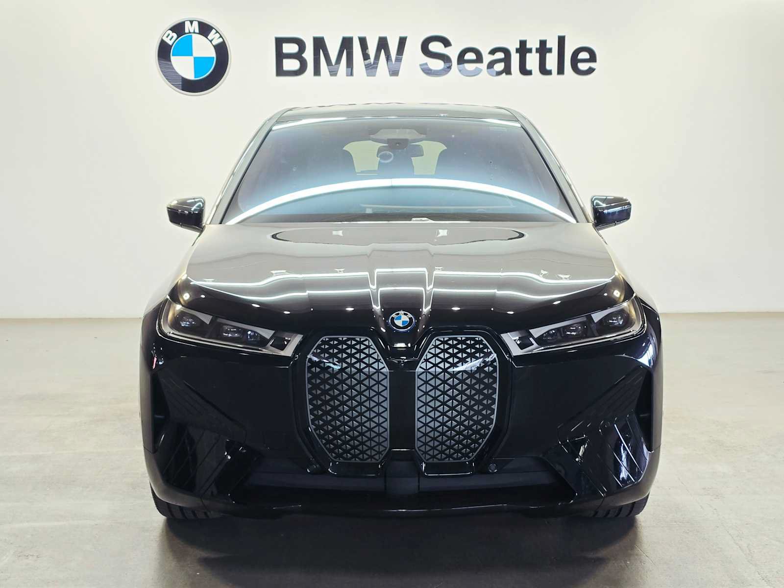 Used 2024 BMW iX xDrive50 w/ Sport Package AWD/4WD image 6