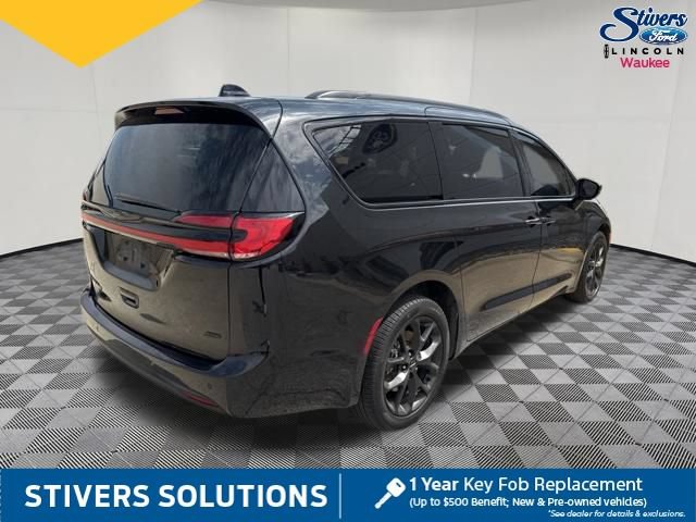 Used 2023 Chrysler Pacifica Touring-L w/ S Appearance Package AWD/4WD image 7