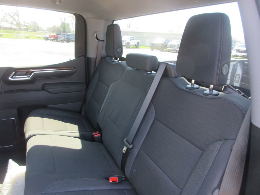 New 2026 GMC Sierra 1500 SLE image 13