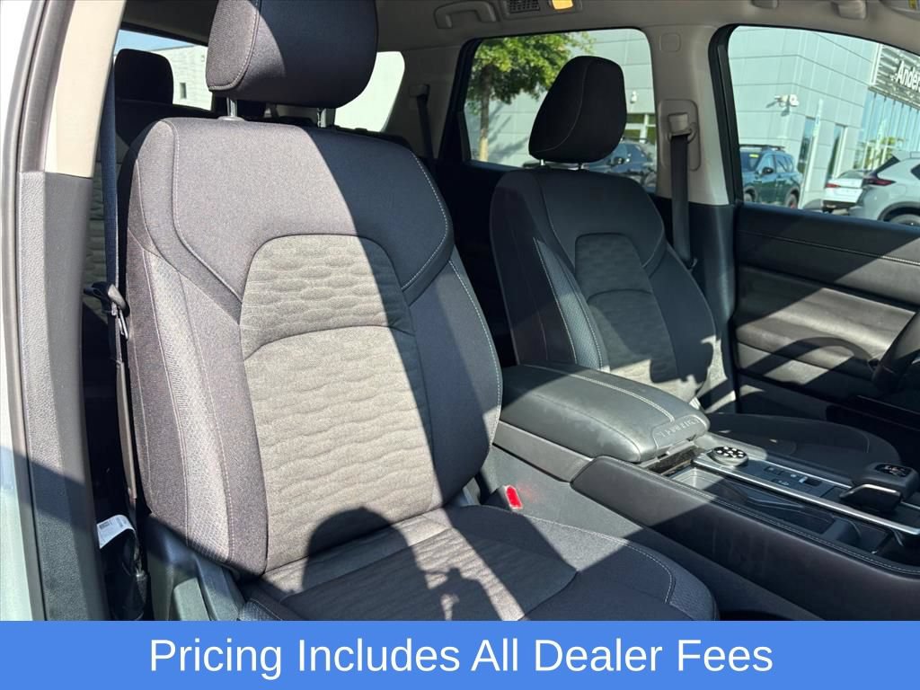 Used 2025 Nissan Pathfinder SV AWD/4WD image 19
