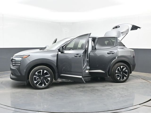 Used 2025 Nissan Kicks SV AWD/4WD image 50