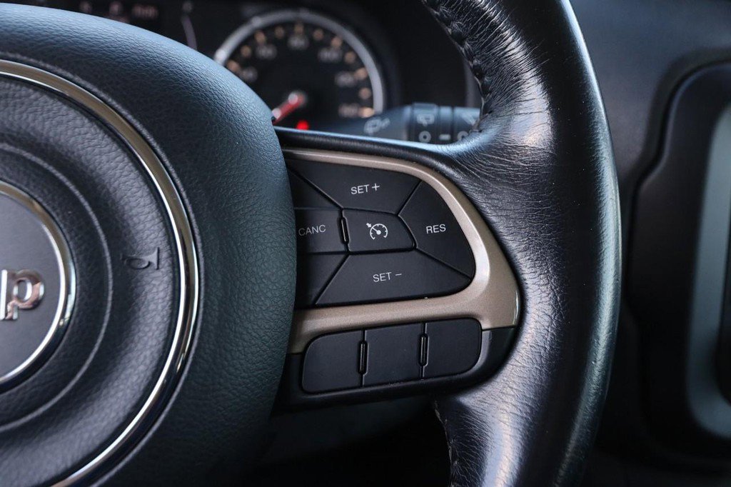 Used 2017 Jeep Renegade Latitude image 12