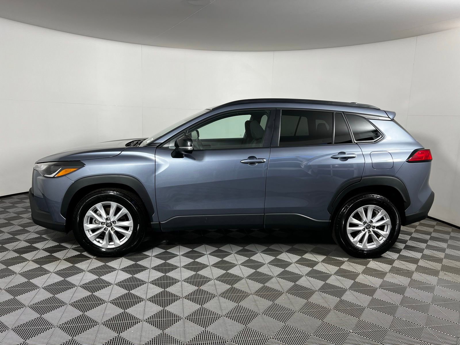 Certified 2025 Toyota Corolla Cross LE image 9