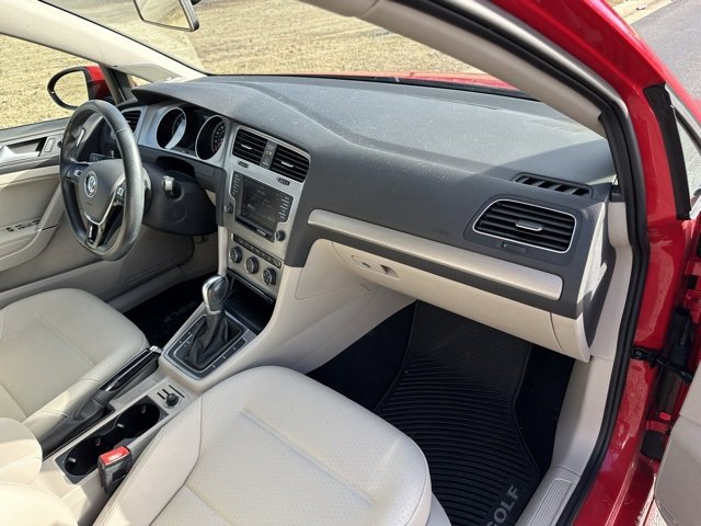 Used 2016 Volkswagen Golf S image 25