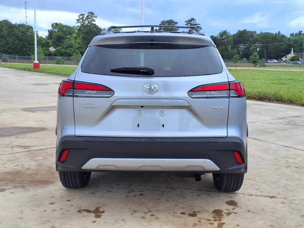Used 2025 Toyota Corolla Cross XLE w/ Convenience Package image 11