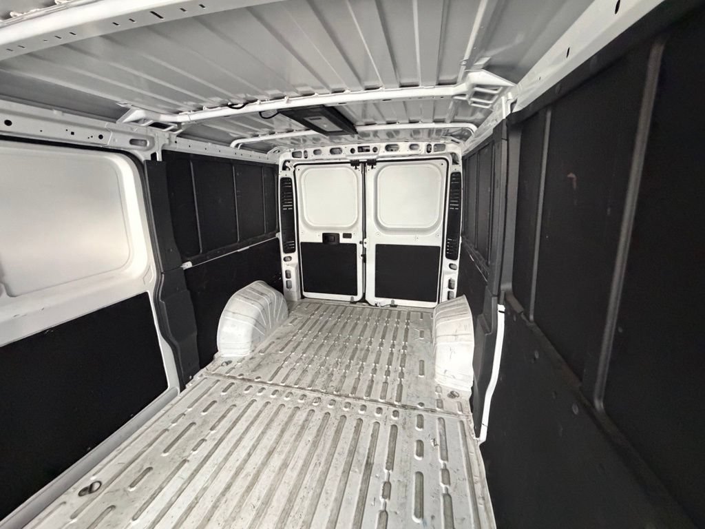Used 2025 RAM ProMaster 2500 w/ Convenience Group FWD image 8