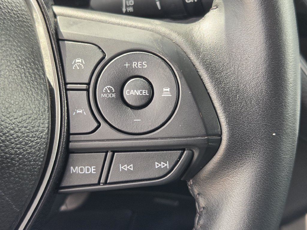 Used 2025 Toyota Corolla Cross XLE FWD image 23