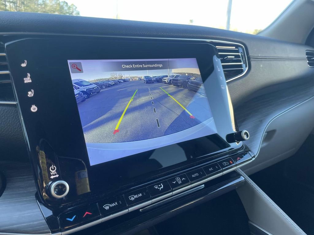 Certified 2024 Jeep Wagoneer L Series II w/ Flexible Seating Group image 38