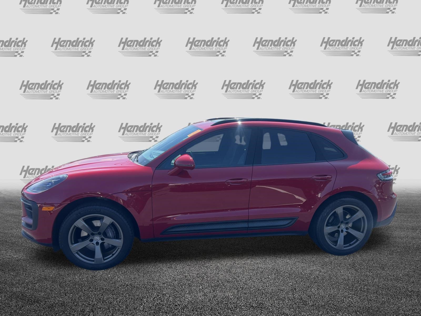 Used 2023 Porsche Macan AWD/4WD image 7