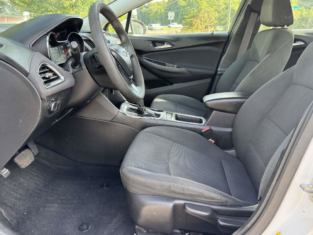 Used 2017 Chevrolet Cruze LT FWD image 20