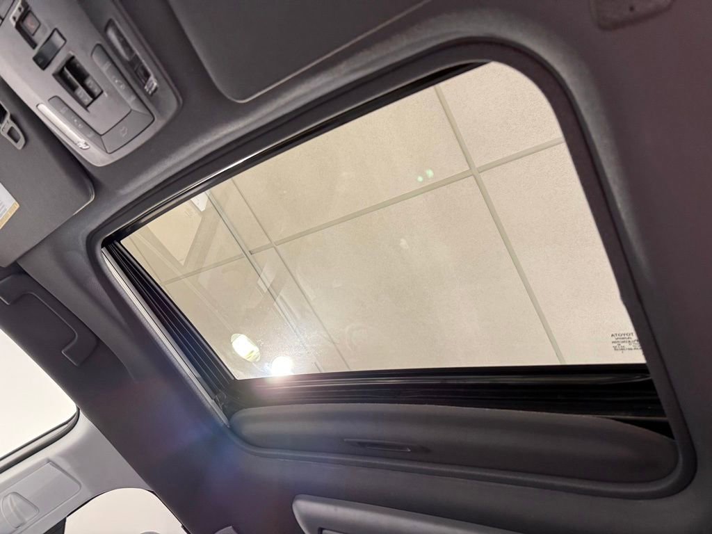 Certified 2023 Toyota Sienna XSE w/ XSE Plus Package AWD/4WD image 17