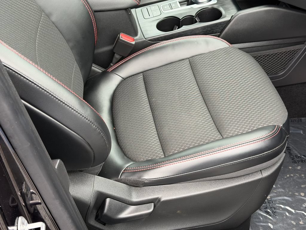Used 2023 Ford Escape ST-Line Select AWD/4WD image 14