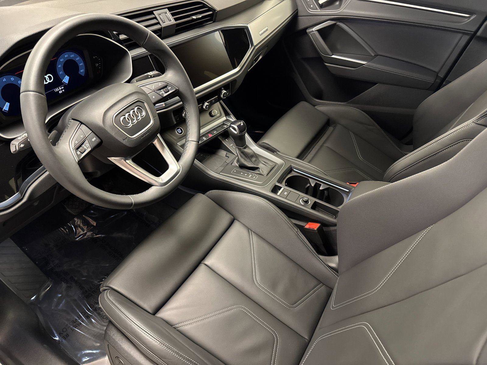 Certified 2025 Audi Q3 2.0T Premium w/ Convenience Package image 10