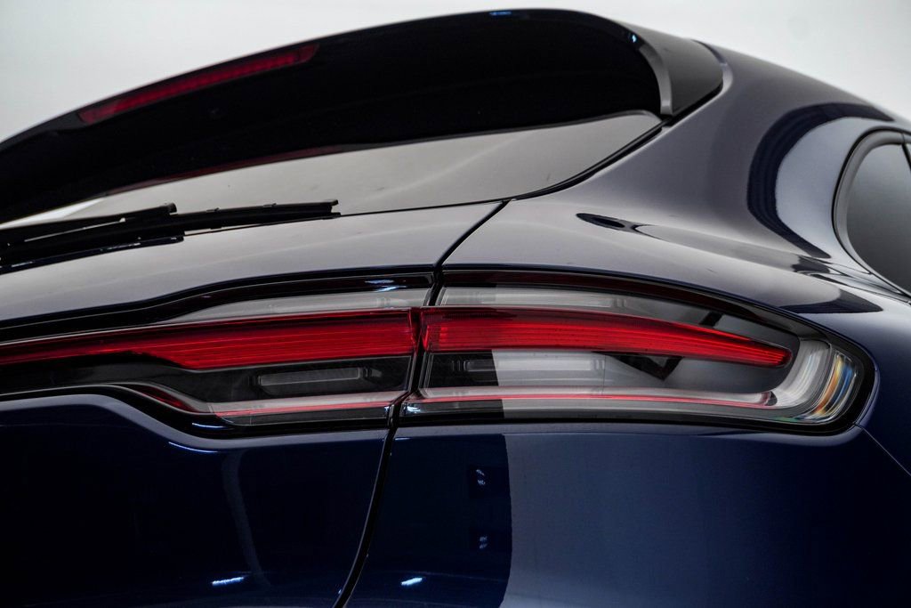 Certified 2025 Porsche Macan AWD/4WD image 13