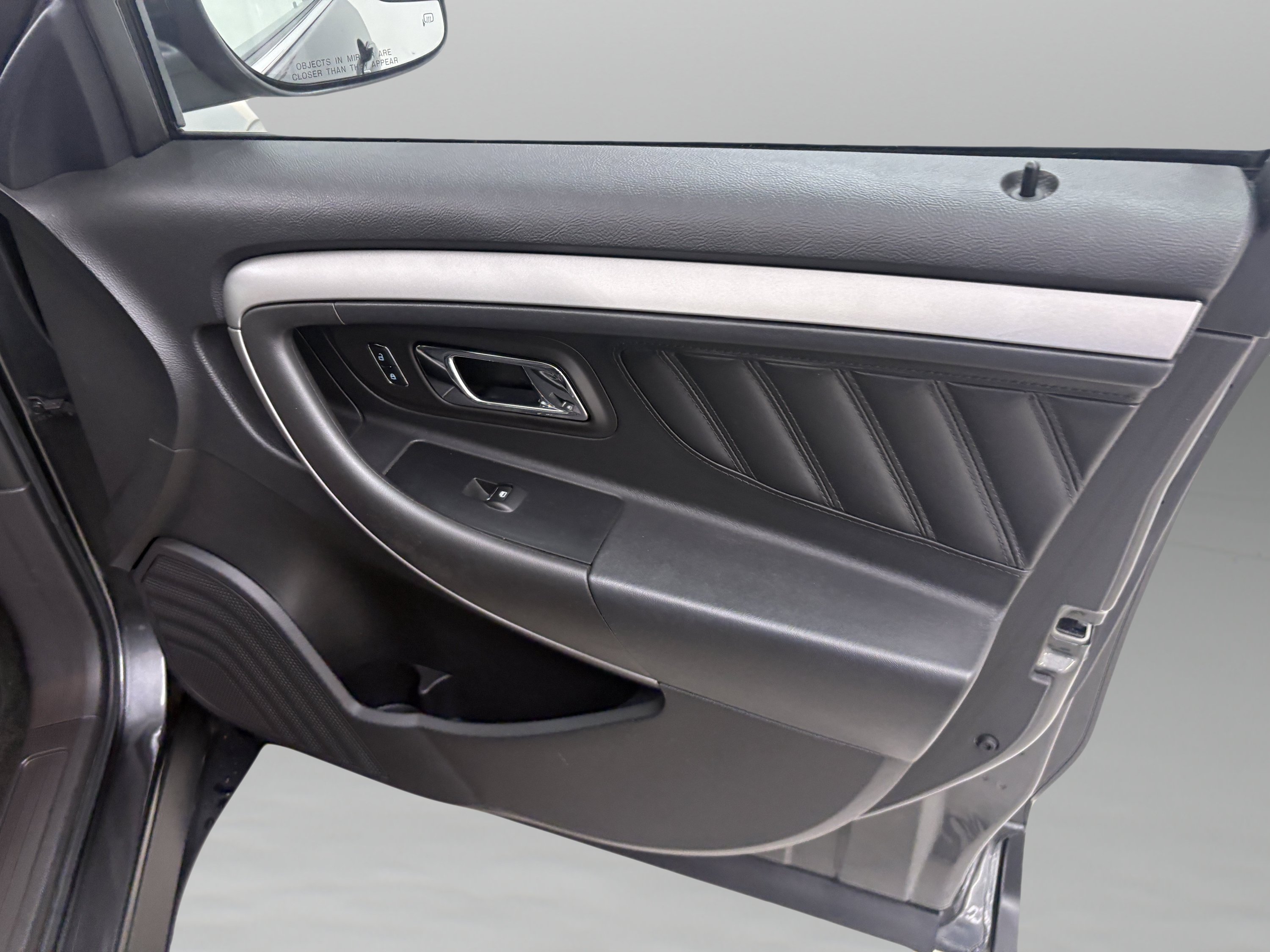Used 2015 Ford Taurus SEL FWD image 24