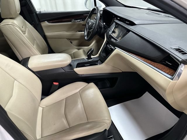 Used 2017 Cadillac XT5 Luxury w/ Driver Awareness Package FWD image 18