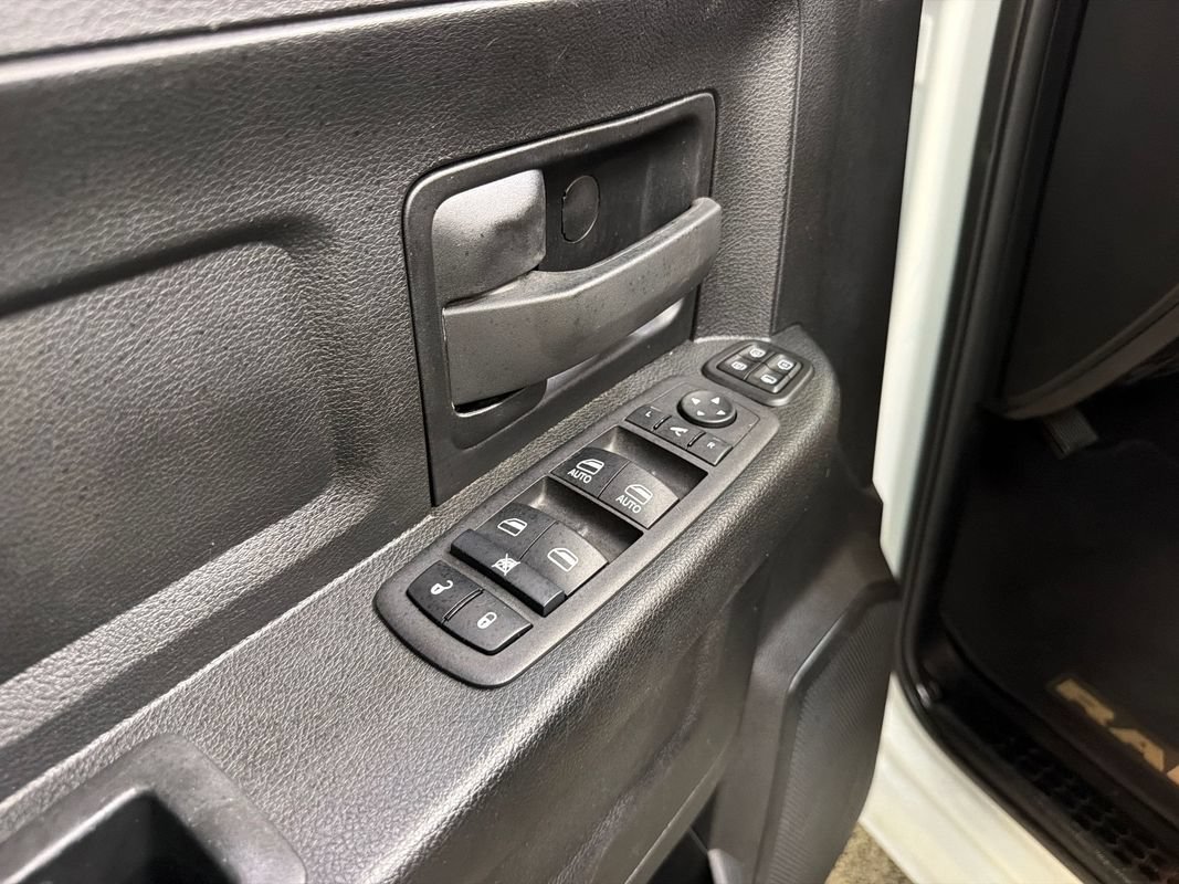 Used 2024 RAM 3500 Tradesman w/ Chrome Appearance Group AWD/4WD image 31