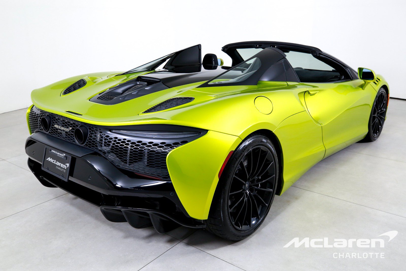 Used 2025 McLaren Artura Spider RWD image 10