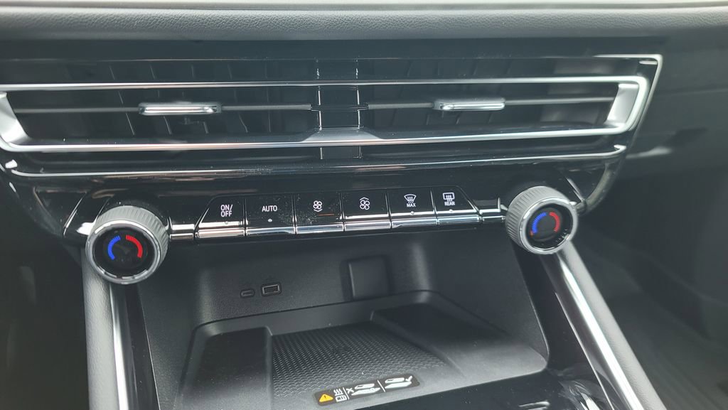 New 2026 Chevrolet Traverse LT w/ Midnight/Sport Edition image 17