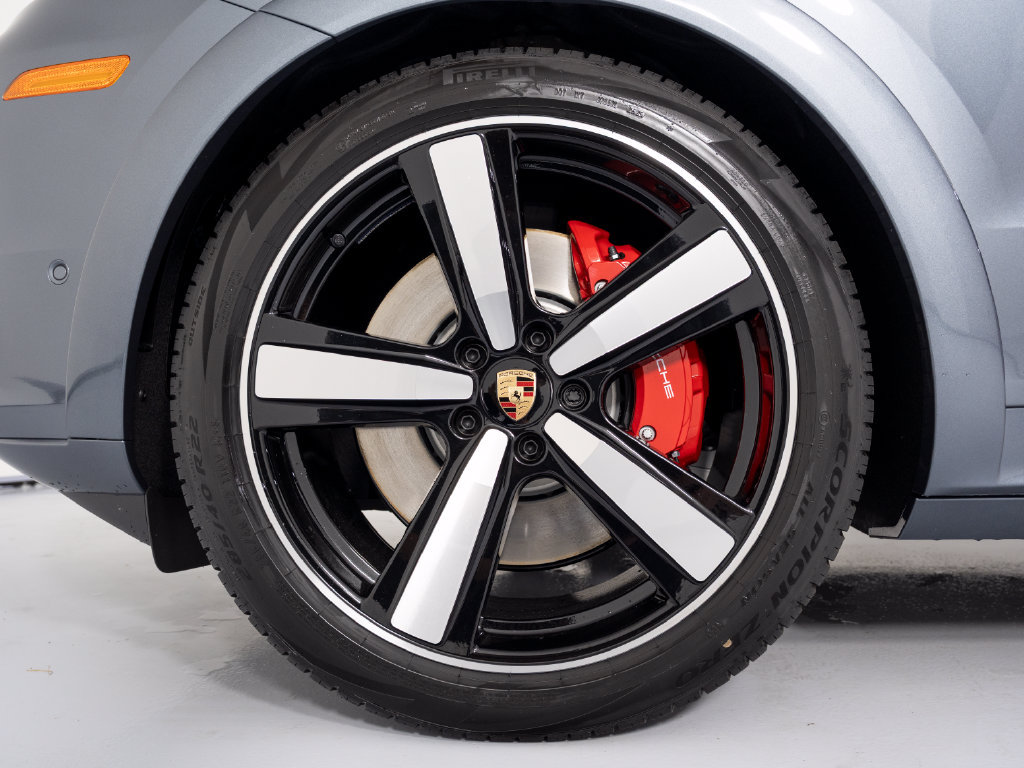New 2026 Porsche Cayenne GTS AWD/4WD image 14