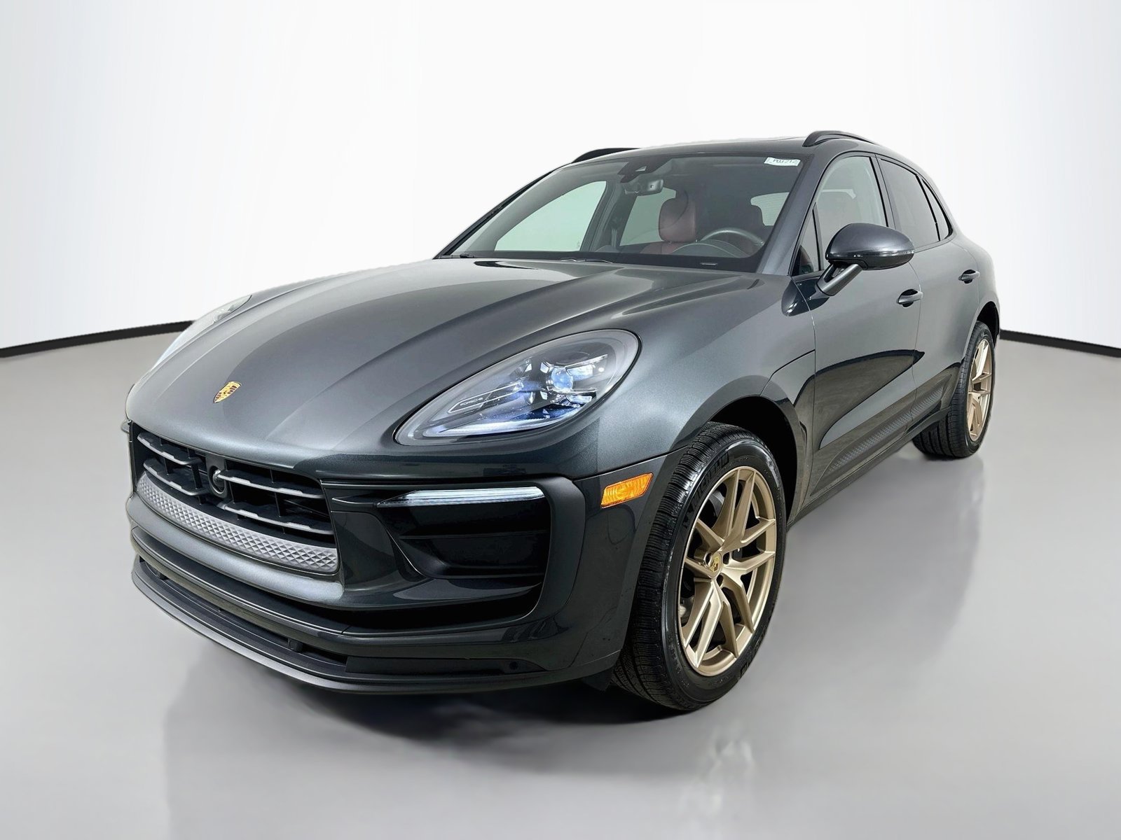 Used 2026 Porsche Macan AWD/4WD image 1