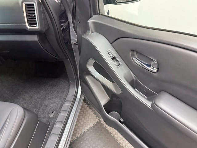 Used 2023 Nissan Frontier SV w/ Technology Package RWD image 36