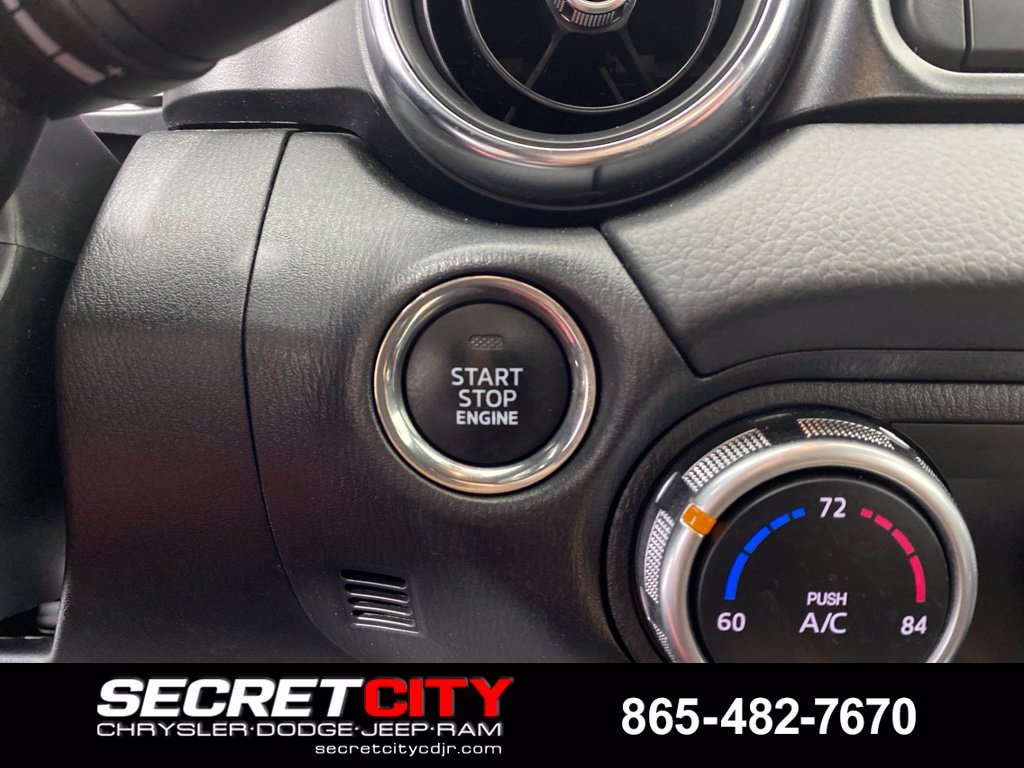 Used 2019 FIAT 124 Spider Abarth w/ Navigation & Sound Group RWD image 18