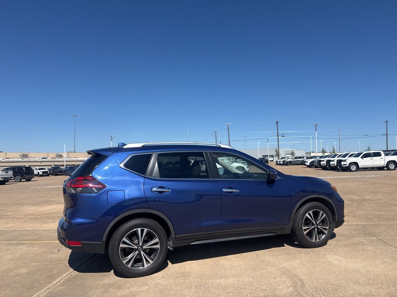 Used 2020 Nissan Rogue SV w/ Premium Package image 24