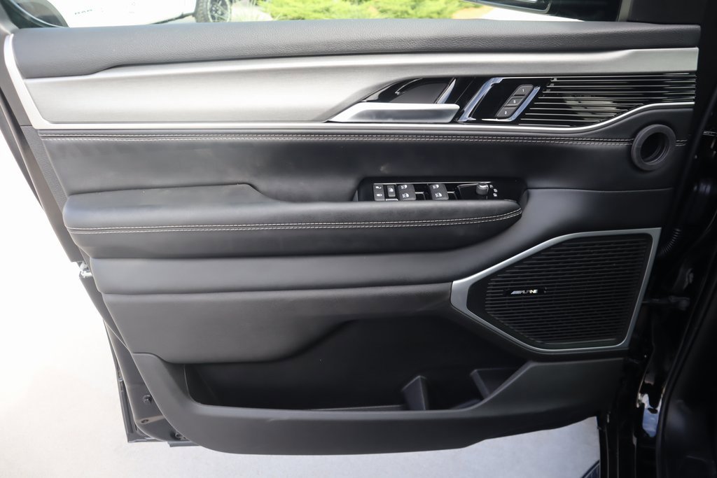 New 2025 Jeep Wagoneer L Series II image 18