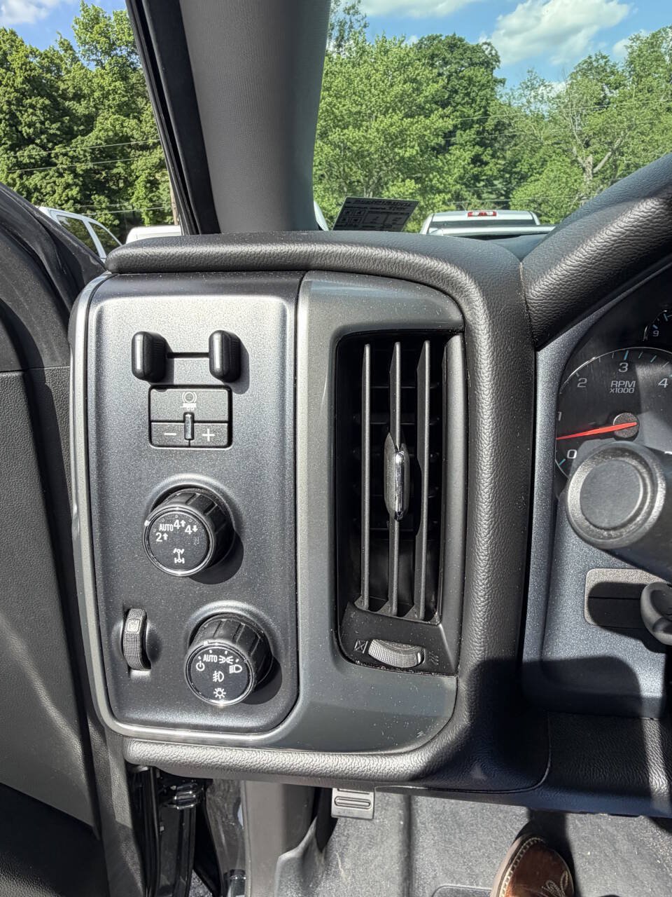 Used 2018 Chevrolet Silverado 1500 LT w/ All Star Edition AWD/4WD image 13
