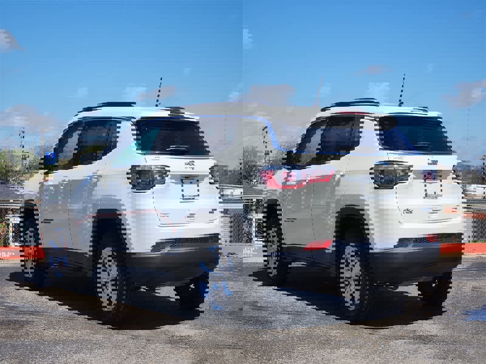 Used 2018 Jeep Compass Latitude w/ Cold Weather Group image 6