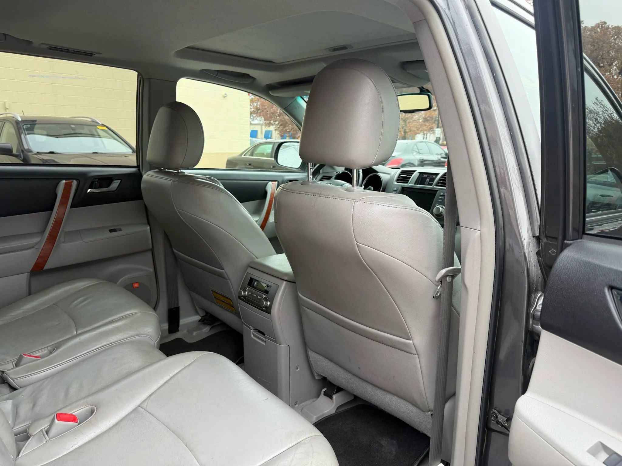 Used 2010 Toyota Highlander Limited image 16