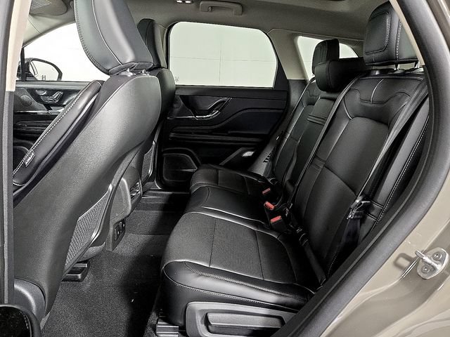 Used 2026 Lincoln Corsair Premiere FWD image 9