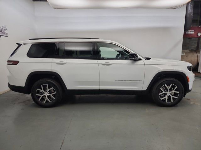 New 2025 Jeep Grand Cherokee L Limited w/ Trailer Tow Package image 11