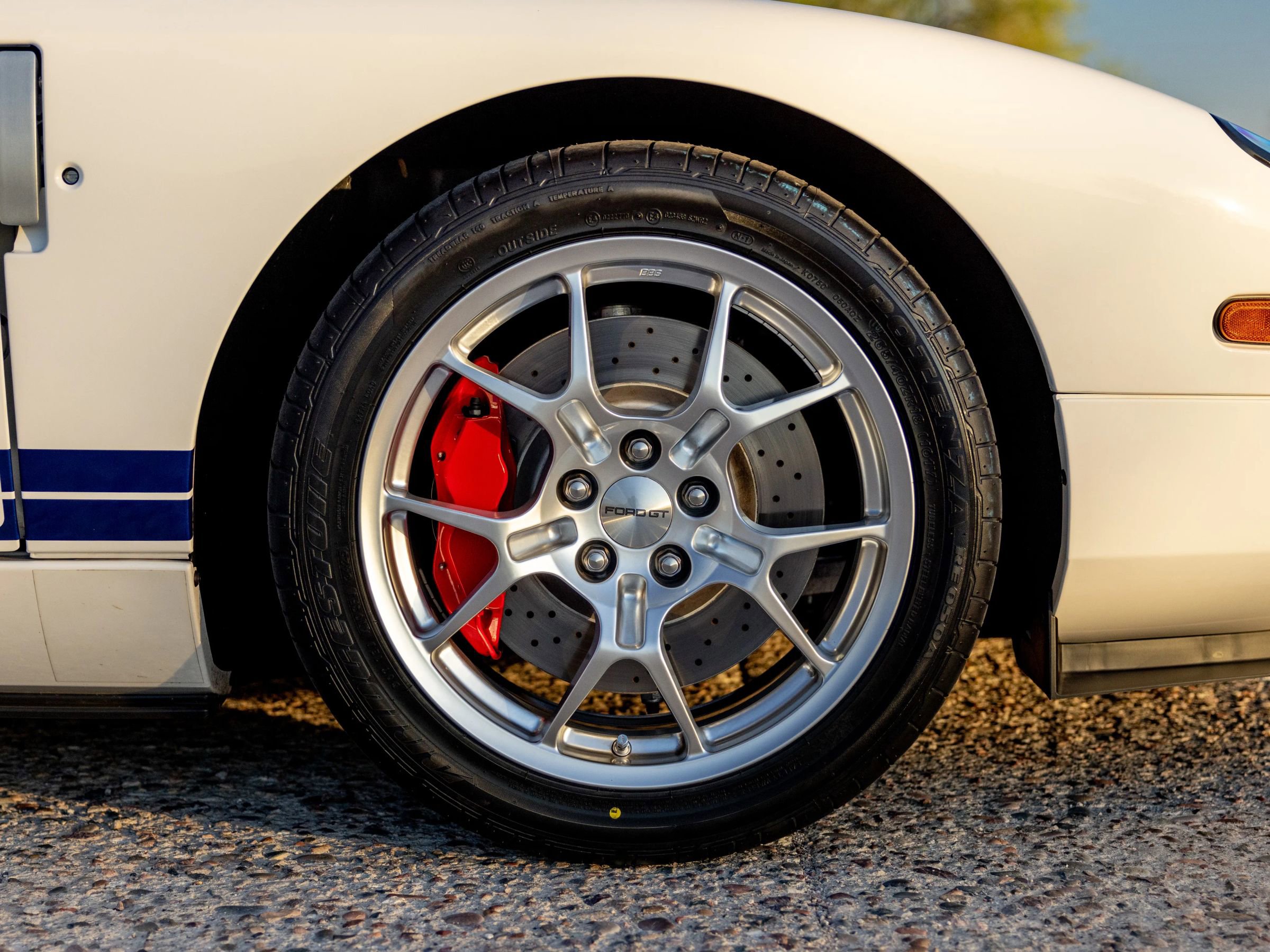 Used 2005 Ford GT image 29