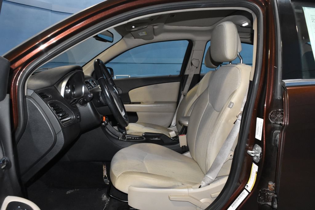 Used 2012 Chrysler 200 Touring FWD image 6