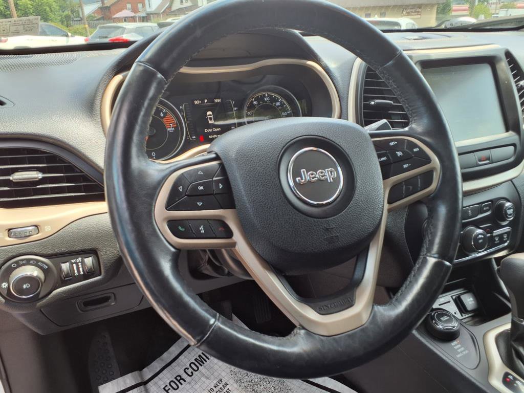 Used 2017 Jeep Cherokee Latitude w/ Cold Weather Group image 8