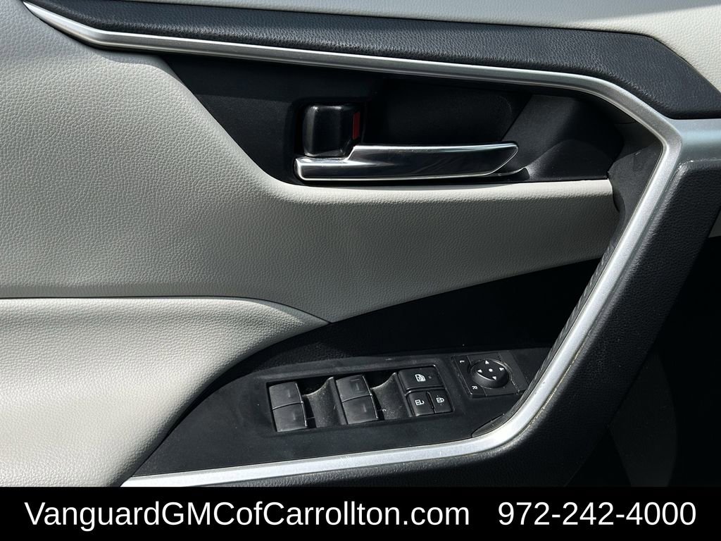 Used 2022 Toyota RAV4 XLE Premium image 24