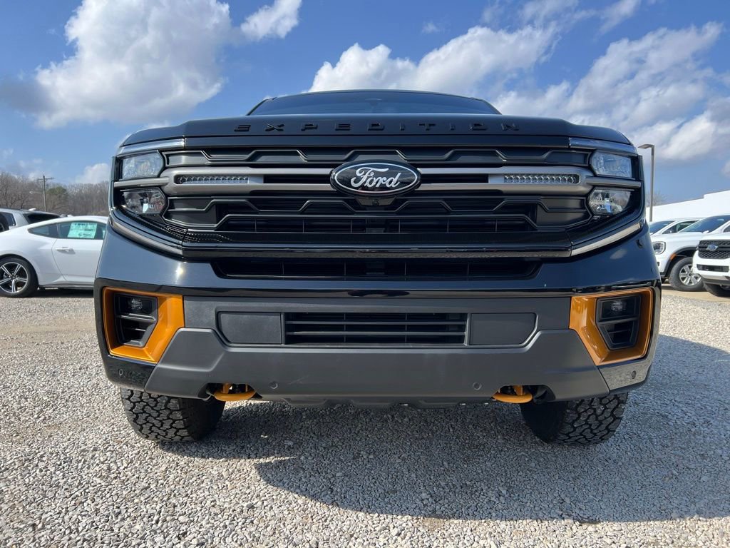 Used 2025 Ford Expedition Tremor image 3