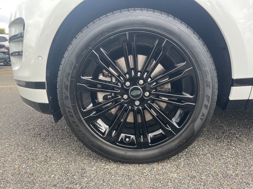 Certified 2025 Land Rover Range Rover Evoque Dynamic SE AWD/4WD image 25