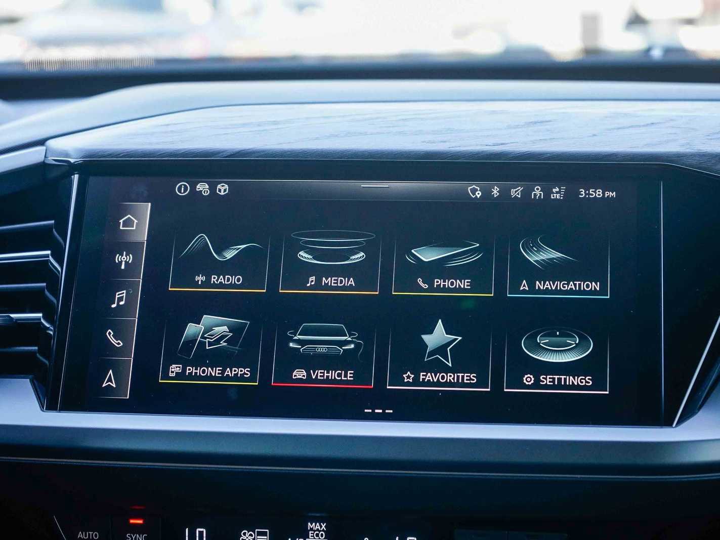 Used 2025 Audi Q4 e-tron Premium w/ Convenience Package image 14