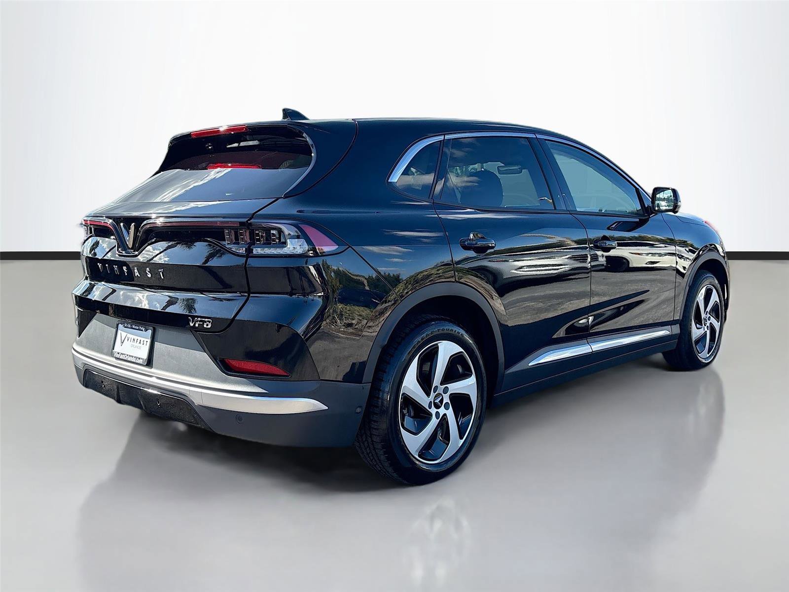 New 2025 VinFast VF 8 Eco image 7